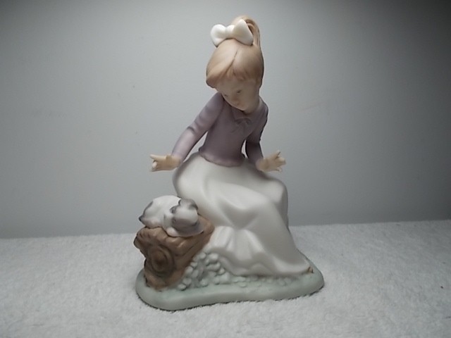 Vintage 1991 Llardo Daisa Golden Memories Girl Sleeping Puppy Figurine Statue