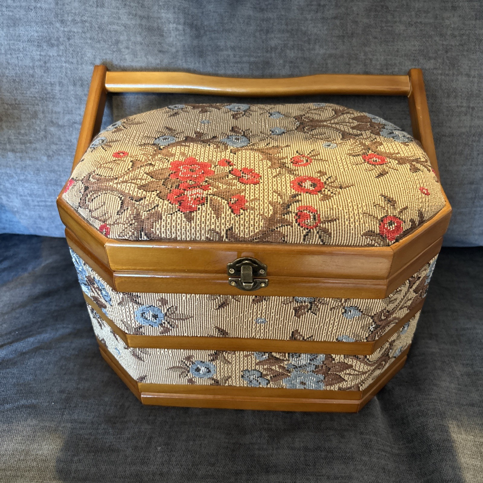 VTG Tapestry and Wood Sewing Box With Velvet Lined Wood Tray 9x6x6” SUPER CLEAN