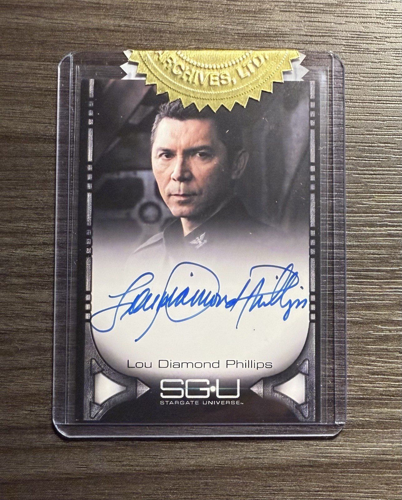 2010 Rittenhouse Stargate Universe Season 1 Lou Diamond Phillips Autograph Card