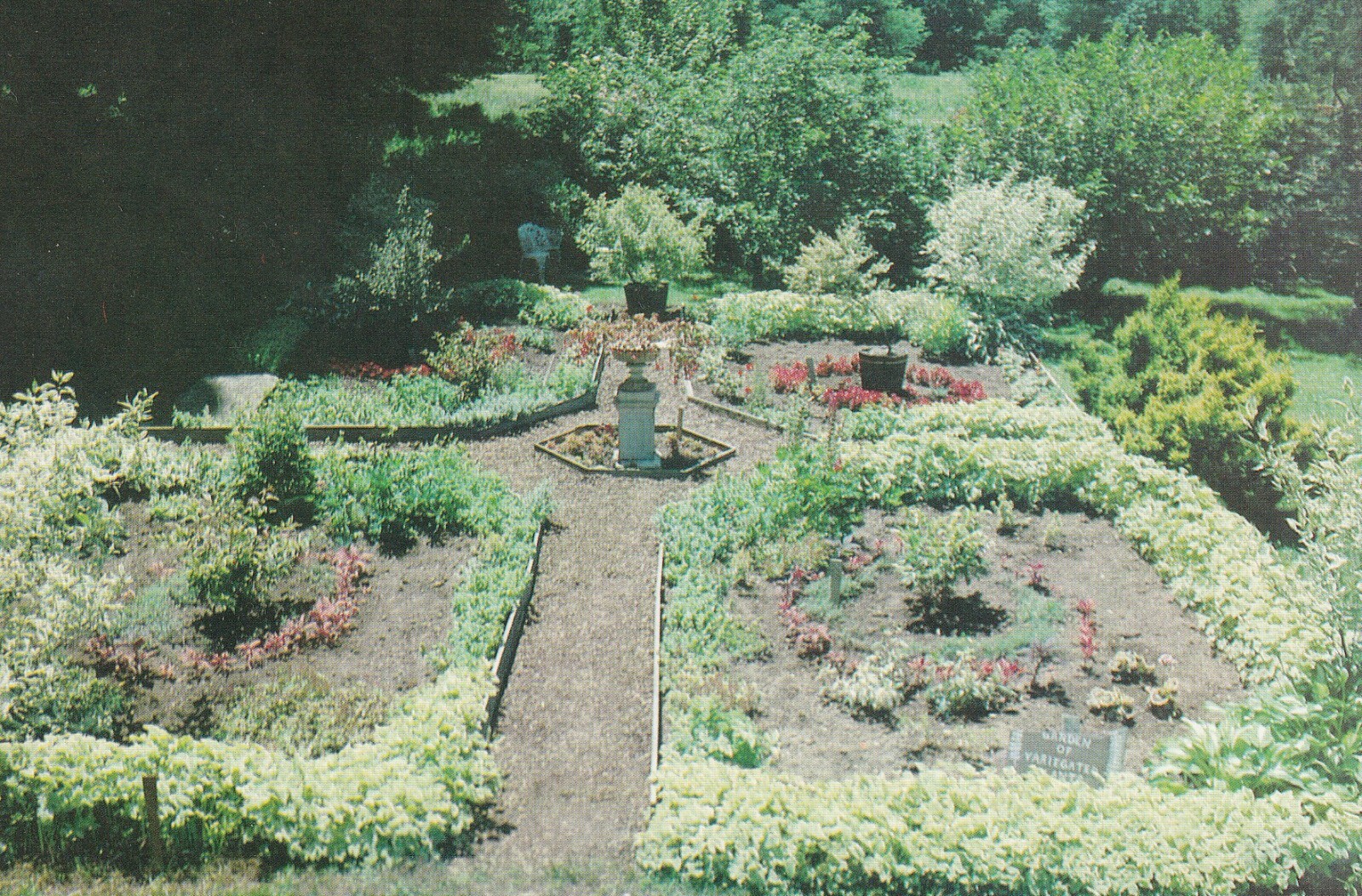 Victorian Garden, Caprilands, Silver Street, Coventry, Connecticut --POSTCARD Victorian Garden, Caprilands, Silver Street, Coventry, Connecticut --POSTCARD