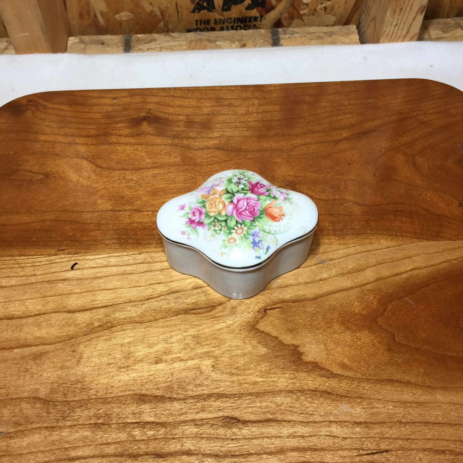 VTG Porcelain Trinket Box Scalloped Four-Lobed Shape Japan