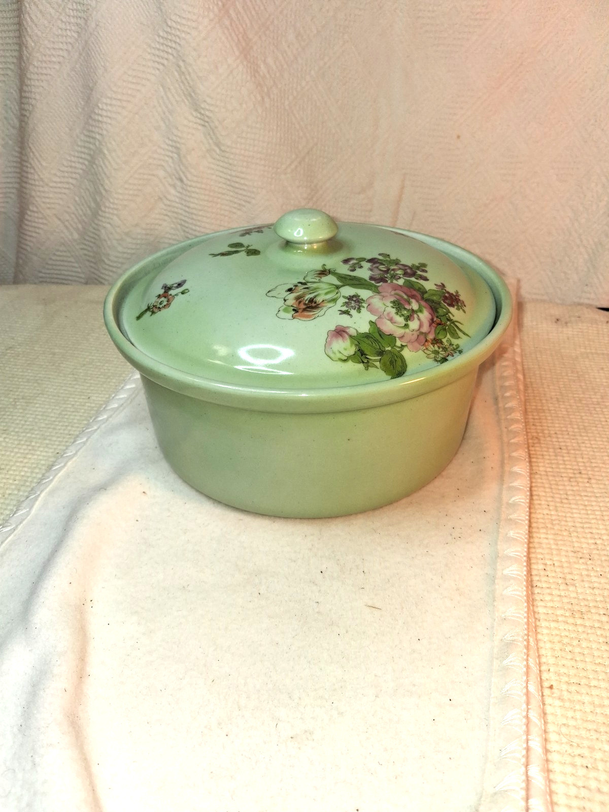 VINTAGE ROYAL ROCHESTER ROYALITE ELECTRIC CHINAWARE CASSEROLE DISH BY FRAUNFELTE
