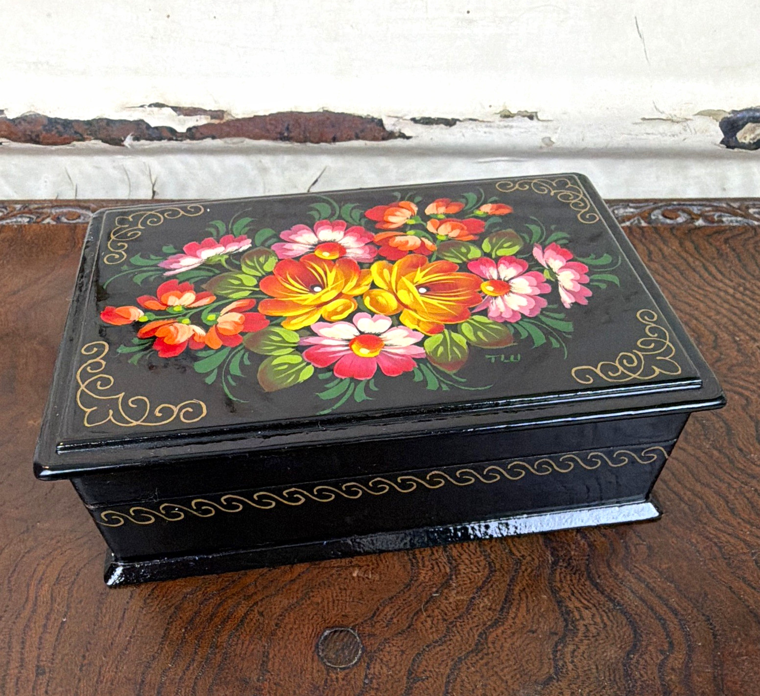 Vintage Hand Painted Floral Russian Lacquer Hinged Trinket Box Signed