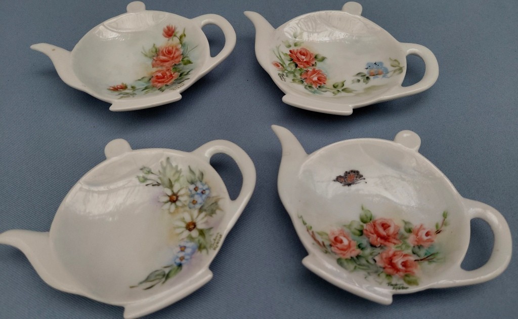 SET (4) TEA POT SHAPED TEA BAG DESIGN TEA BAG HOLDERS TABLE USE FLORAL