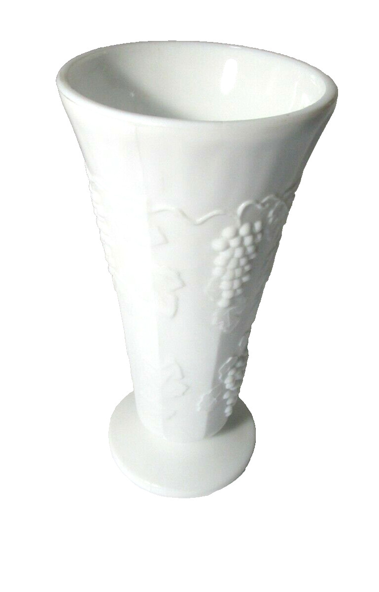 Vintage Indiana Milk Glass Vase Harvest Grapes 8\