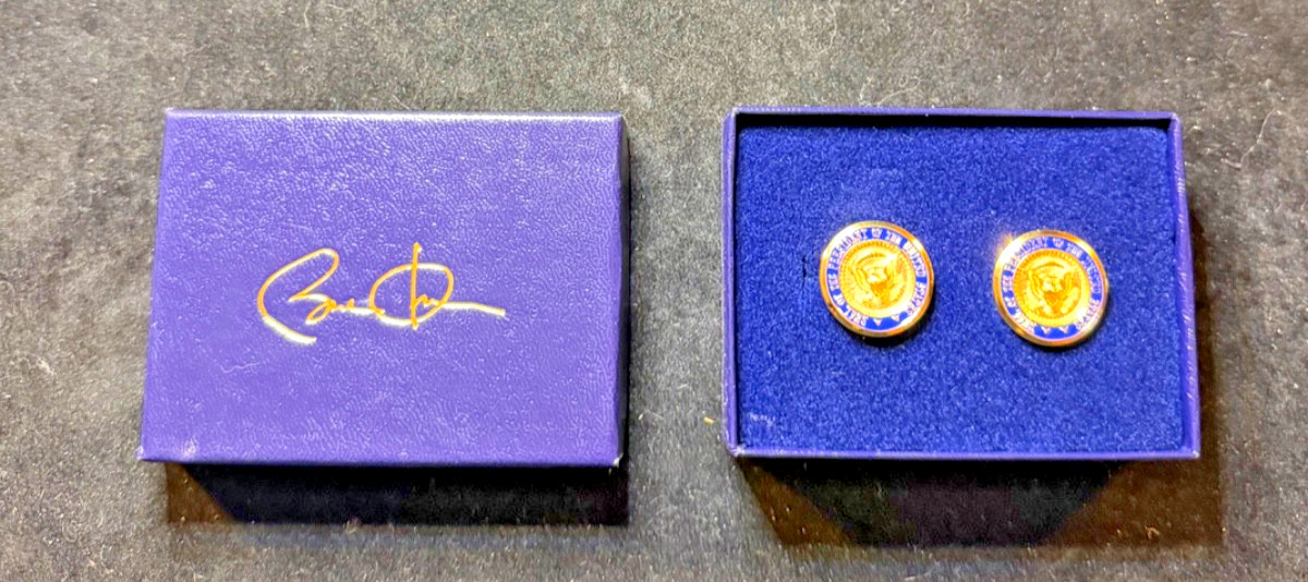 Authentic Barack Obama White House Issue Presidential Seal Cufflinks - Boxed