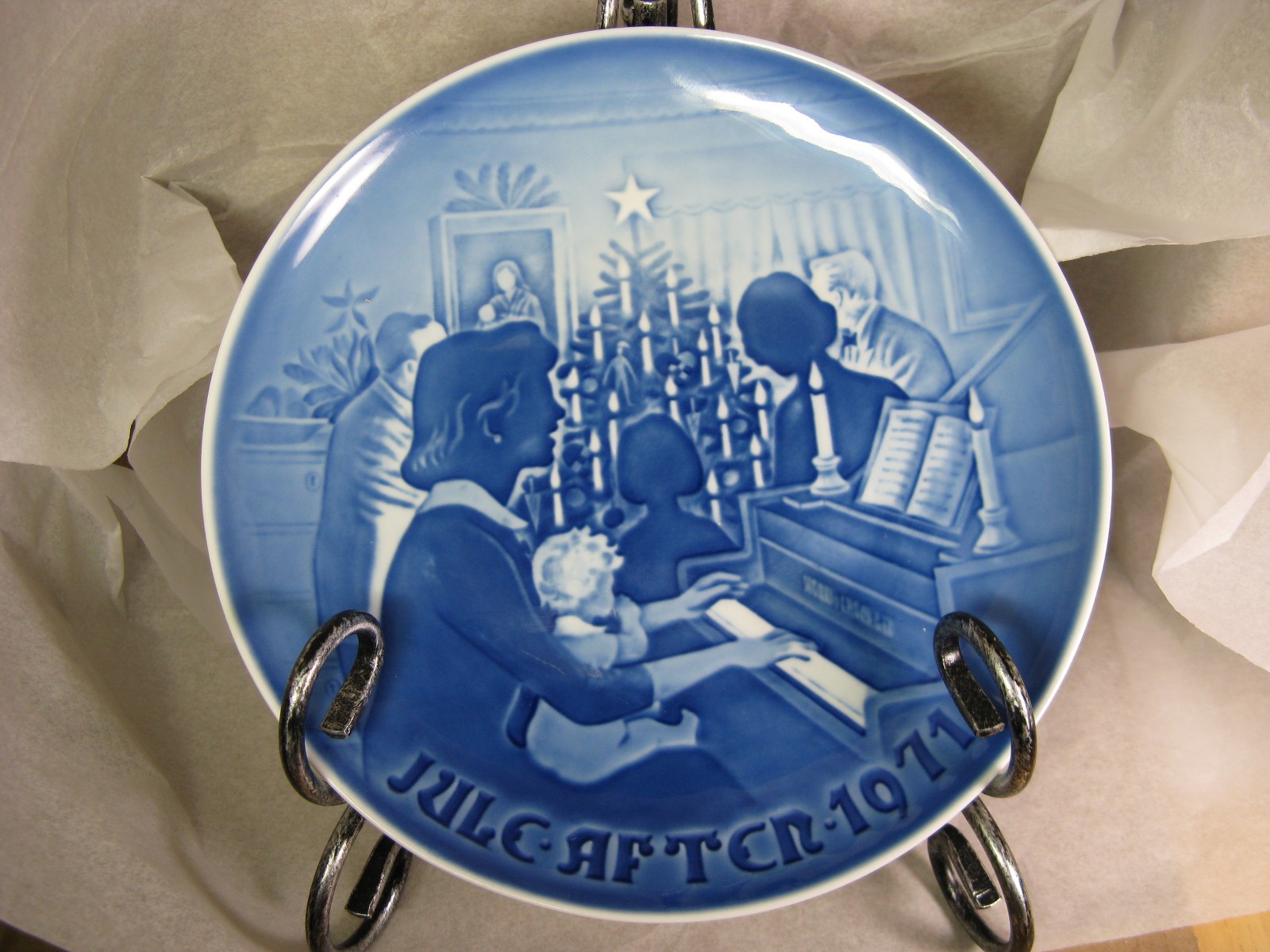 Vintage Royal Copenhagen 1971 Christmas Plate Christmas Eve  7 