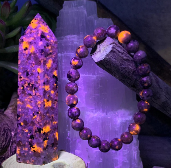 Yooperlite SET Tower and Bracelet  UV Reactive Glowing Stone Fire Flame Stone