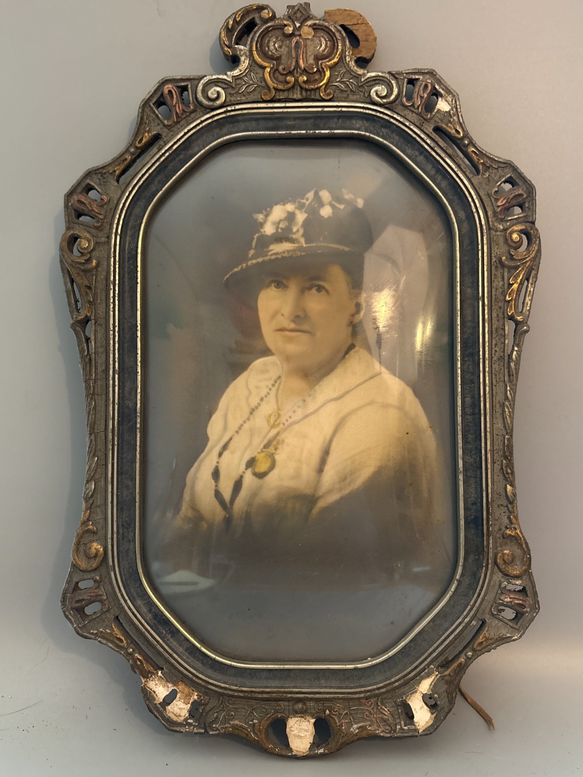 Antique c1900 Bubble Glass Crayon Portrait Woman Octagon Gesso Frame Victorian