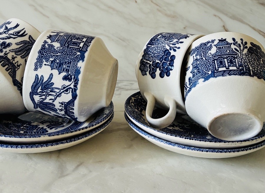 Blue Willow Churchill Cup And Saucer Made in ENGLAND - Set Of 4
