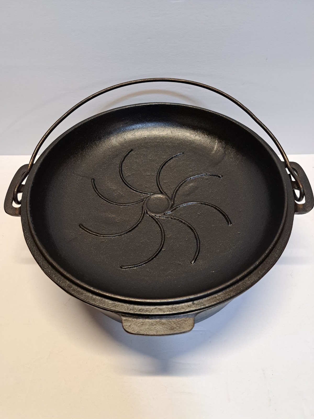 Vintage #8 Eclipse Octopus St Louis Missouri Cast Iron Dutch Oven Restored Cond.
