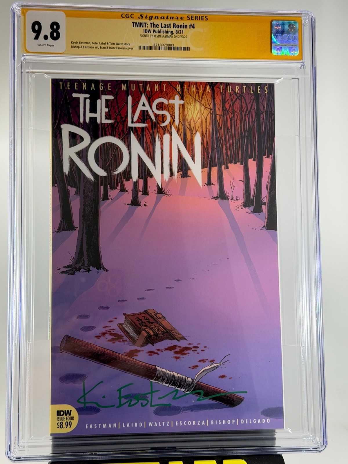 TNMT THE LAST RONIN #4 Escorza Variant - signed K. Eastman In Green - CGC 9.8 TNMT THE LAST RONIN #4 Escorza Variant - signed K. Eastman In Green - CGC 9.8
