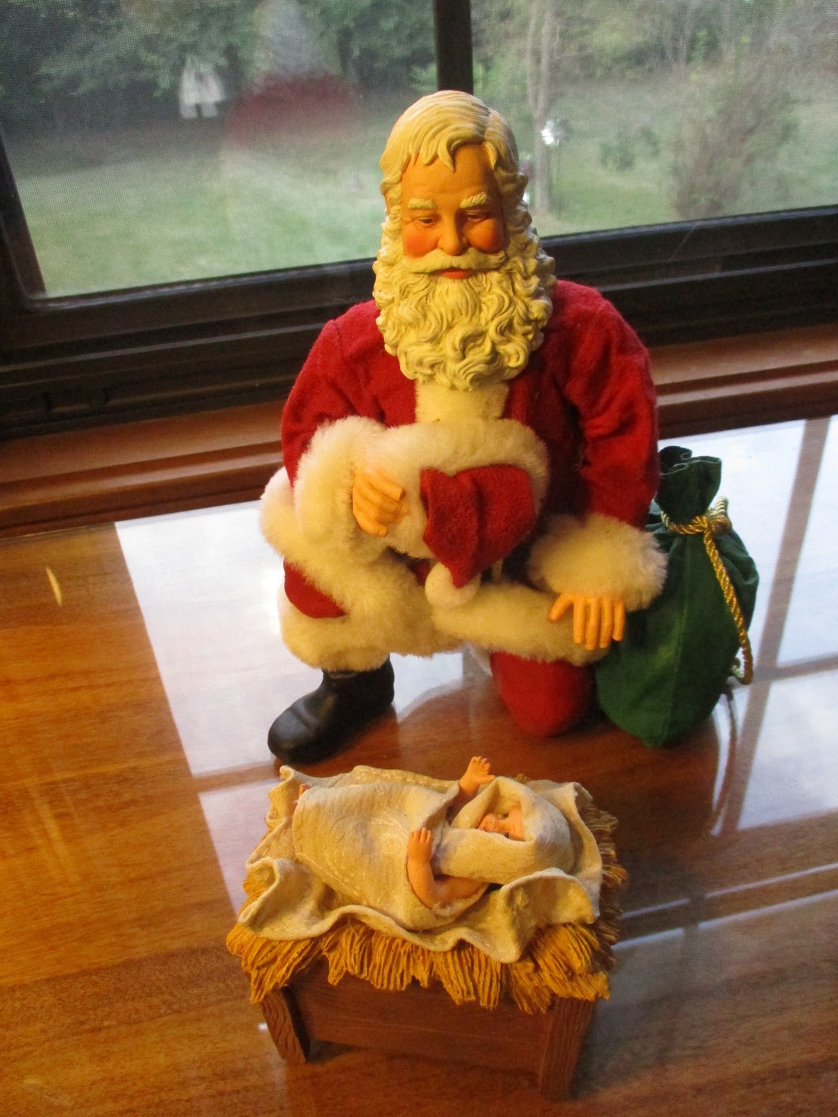 Vintage P. D.L. Santa Kneeling Before Baby Jesus Detailed. 8in. Real Fabric