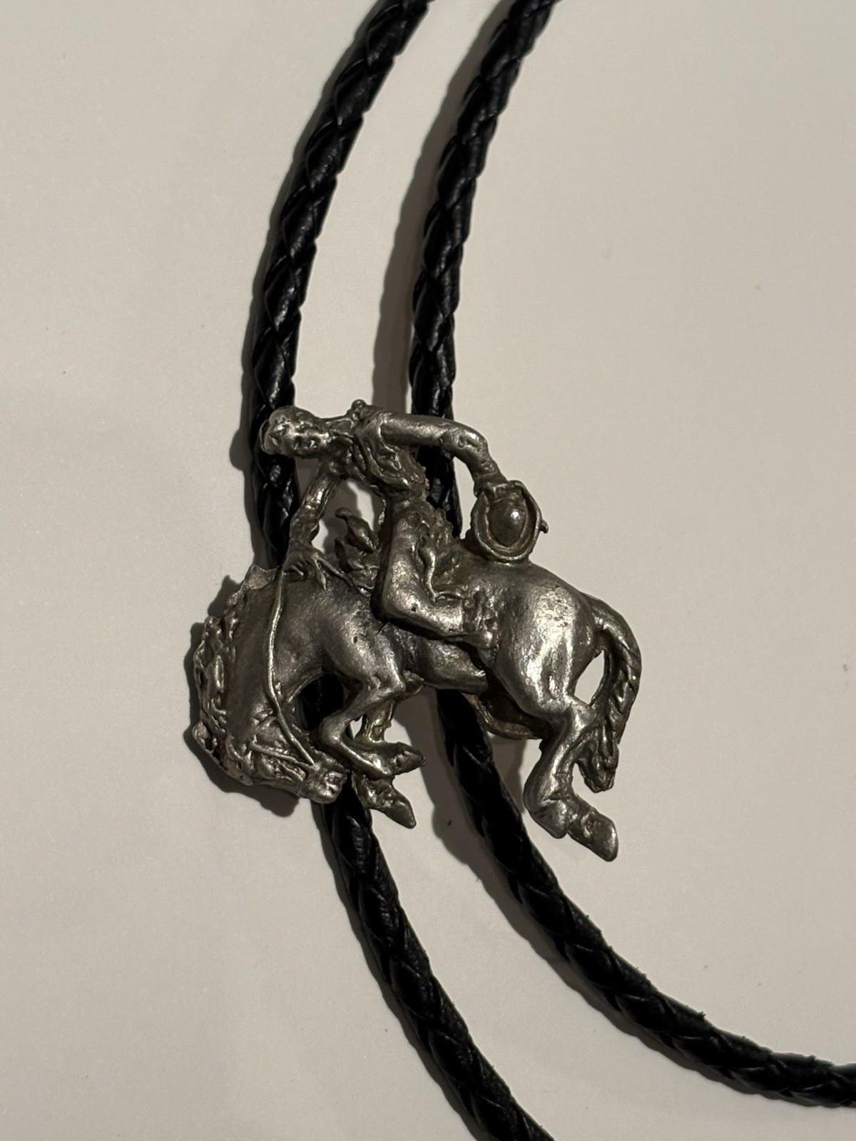 BOLO TIE COWBOY ON HORSE NATIVE AMERICAN STYLE VTG BRONCO RODEO WESTERN