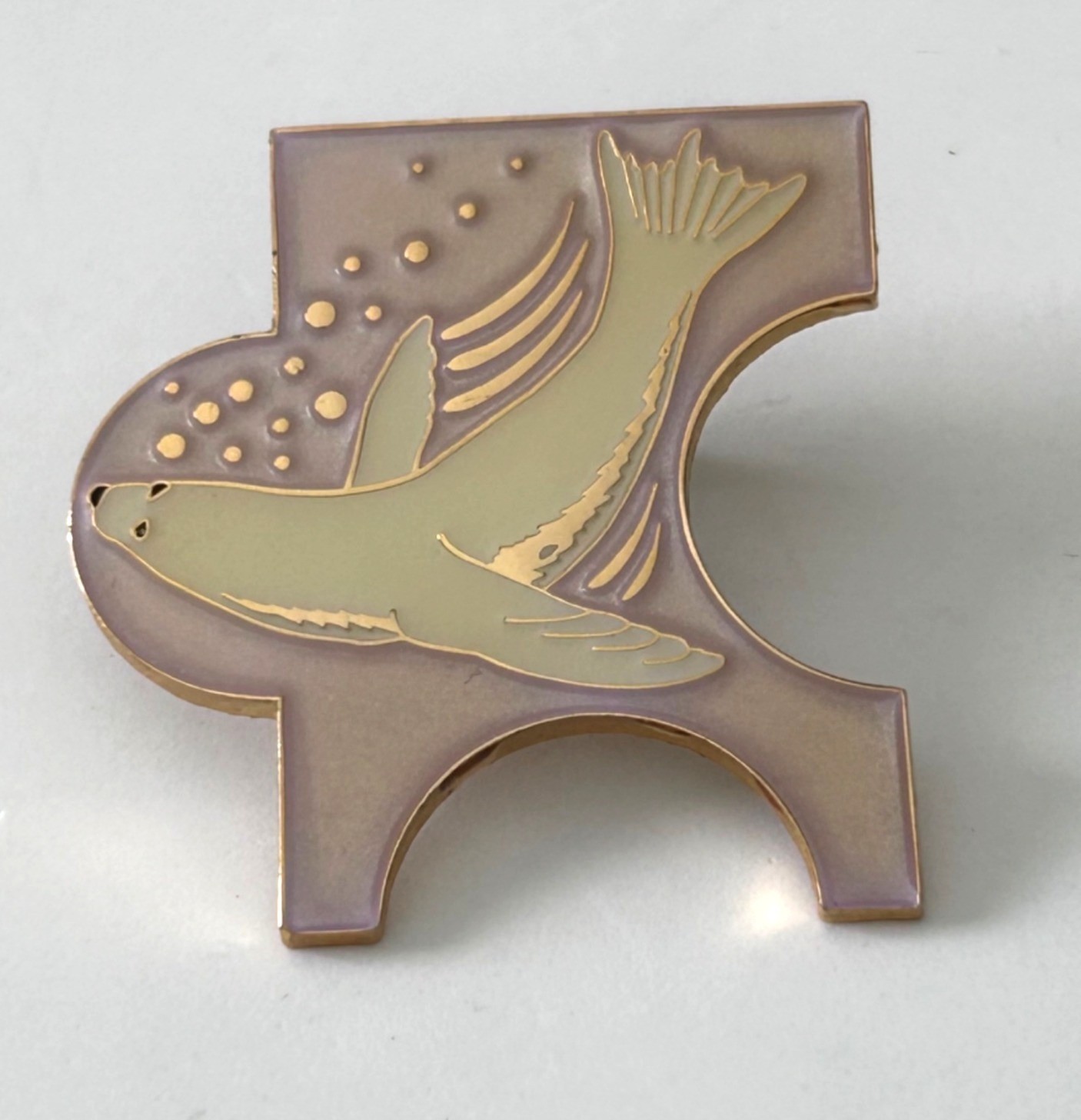 Vintage Sea World SeaWorld Puzzle Piece Enamel Pin Seal Lapel Pin