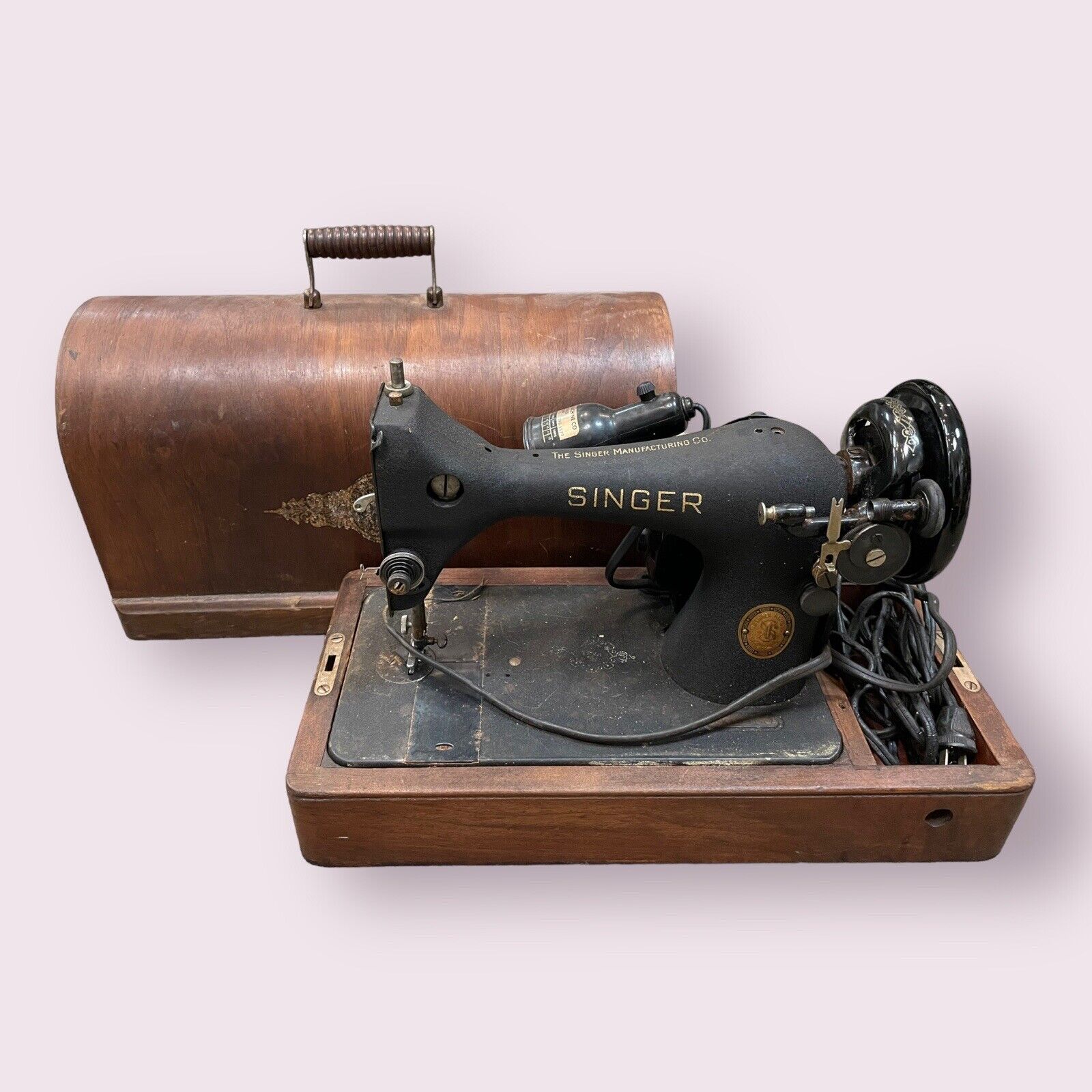Vintage 1941 Model 128 Singer Portable Electric Sewing Machine Case AK199147