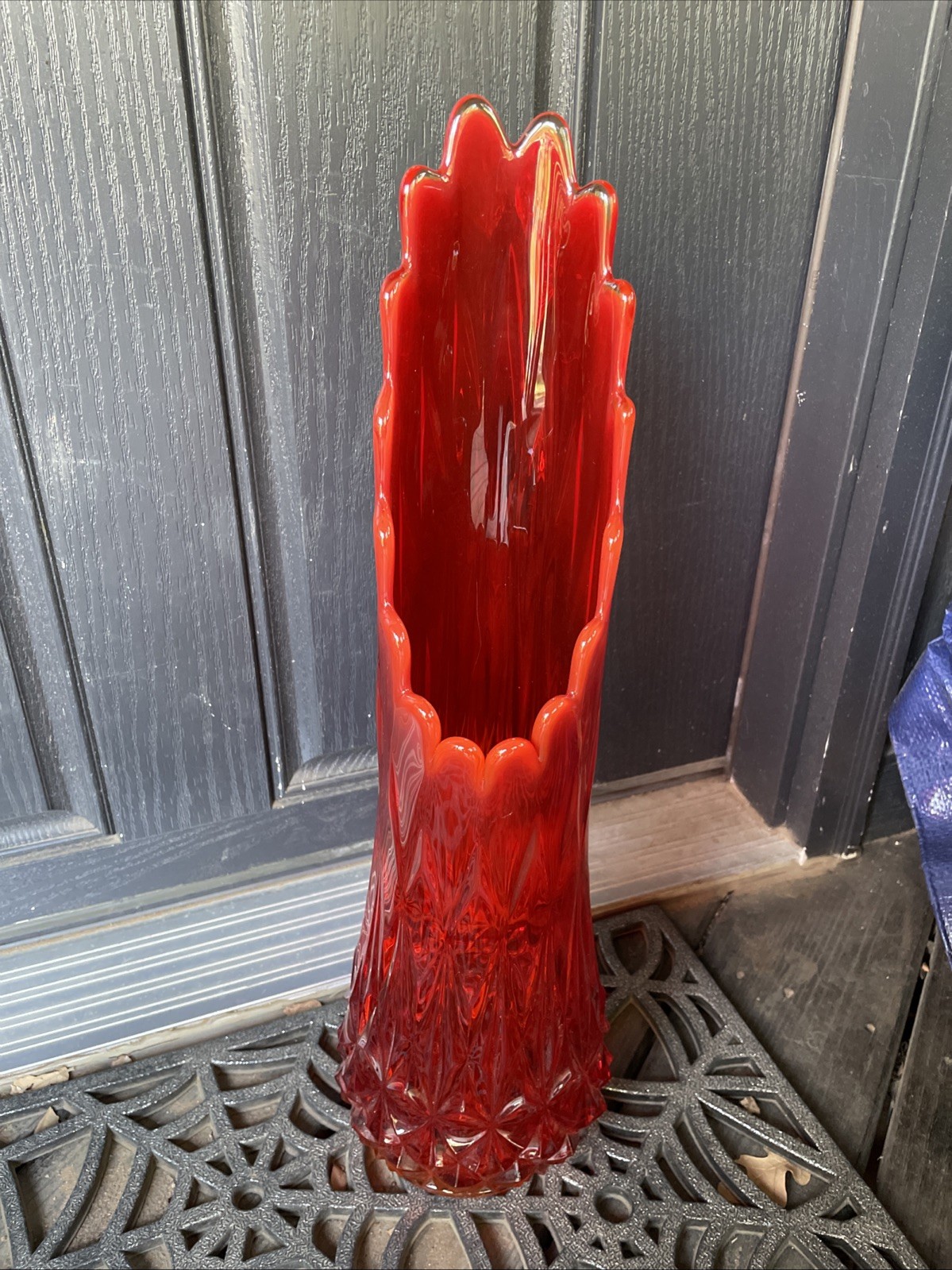 Large LE Smith Diamond Butt 16 Fingers Swung Vase Amberina 21” Gorgeous Red Chip