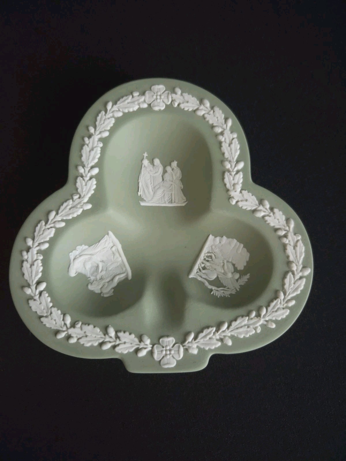 Vtg Wedgeweed Jasperware Sage Green Club Shaped Trinket Dish