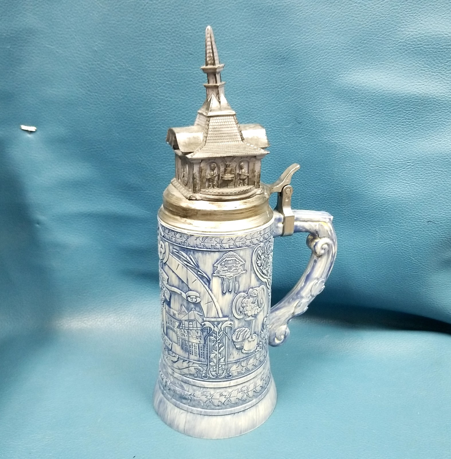 Disney World Showcase Souvenir Beer Stein Epcot Drink Around the World 11.5\