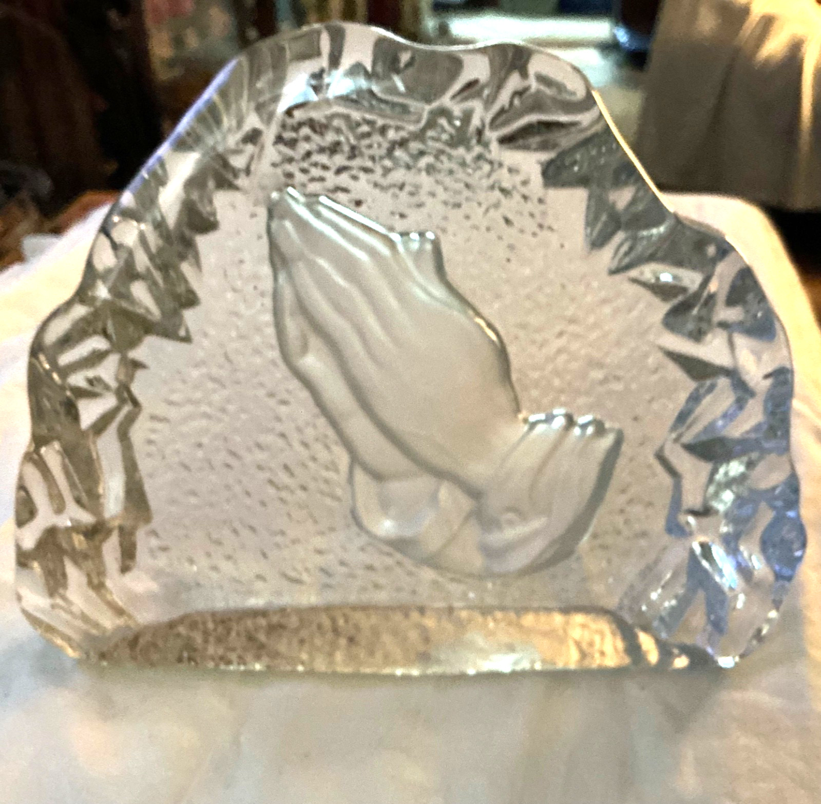 glass display with praying hands 6.5 