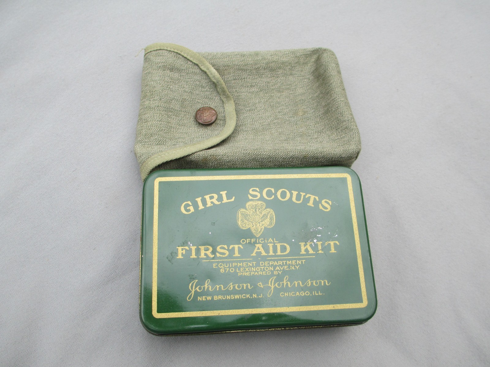 VINTAGE GIRL SCOUTS OFFICIAL FIRST AID KIT CASE & SOME CONTENTS 1930\'S TO 1940\'S