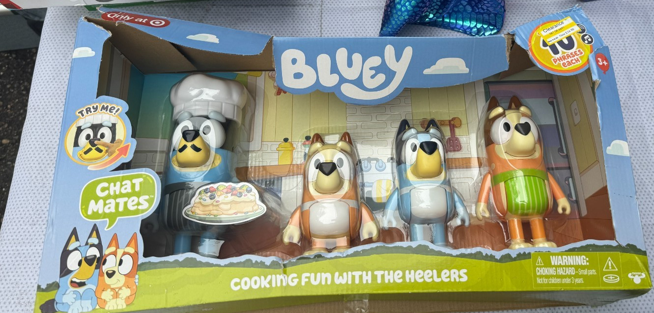 Bluey Let\'s Play Chef Chat Mates Figure Dinner Time Heeler: Interactive Toy Bluey Let\'s Play Chef Chat Mates Figure Dinner Time Heeler: Interactive Toy