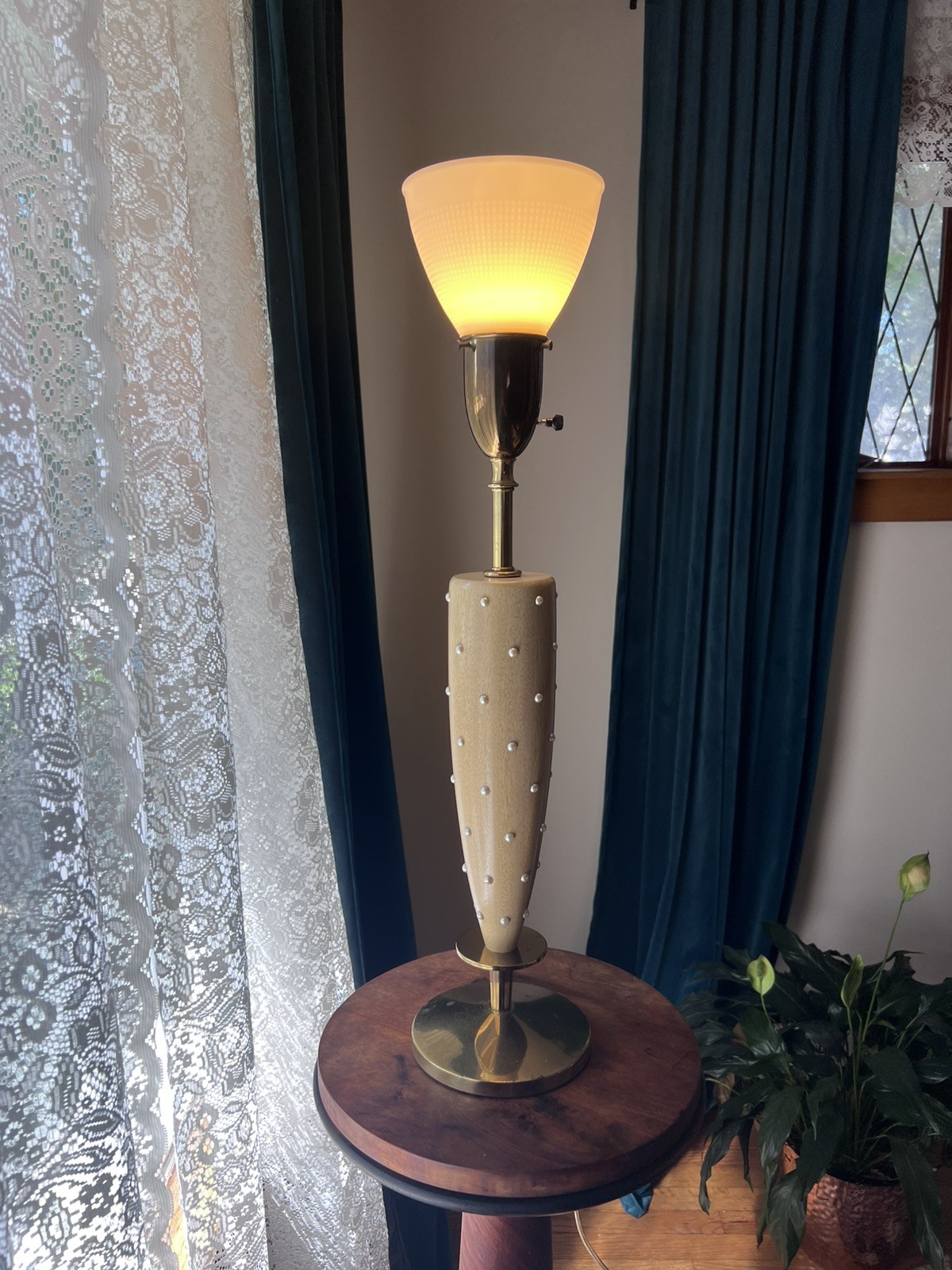 Vtg MCM Tommi Parzinger Faux Pearl Studded Wood Table Lamp Rembrandt 50’s 60’s