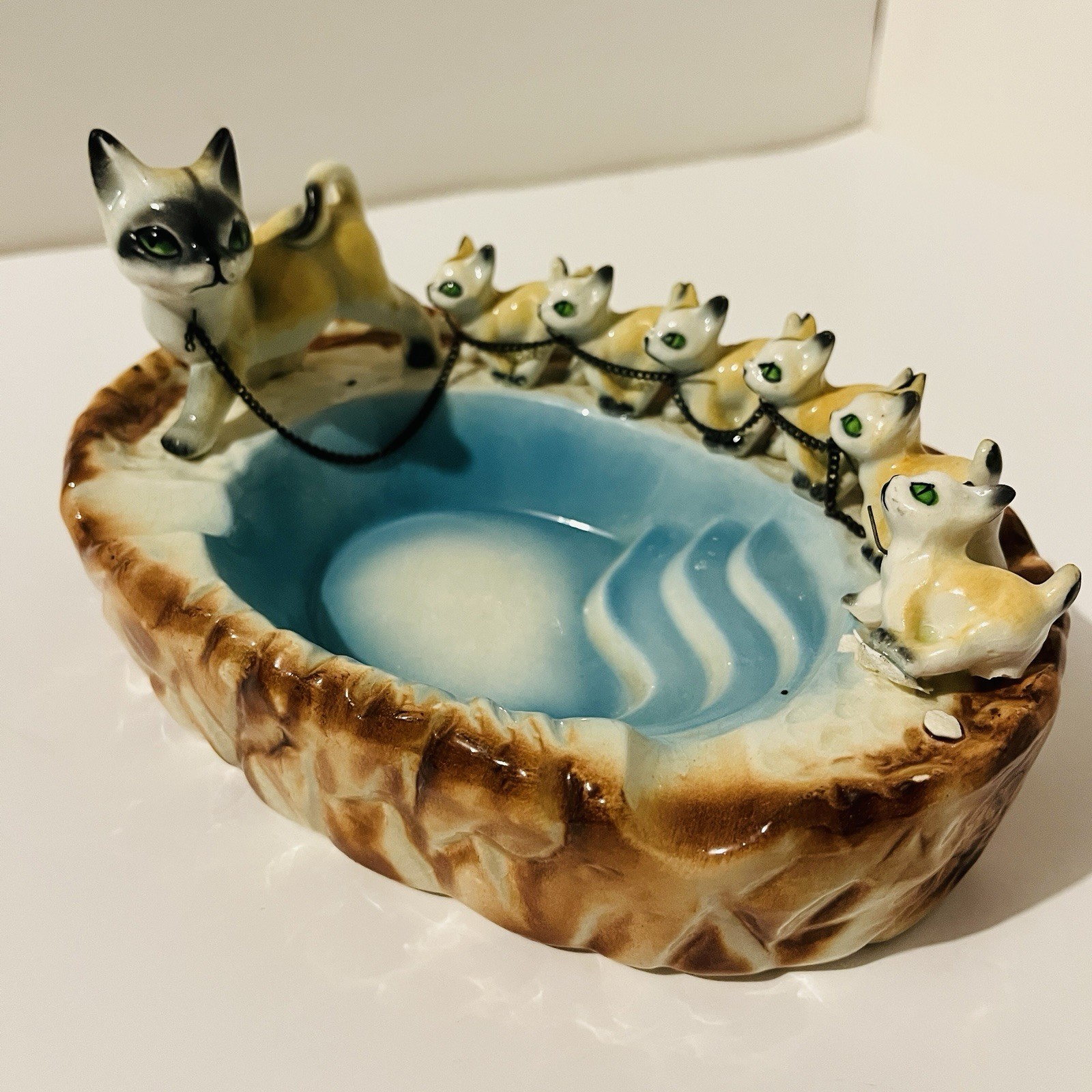 Vintage Betson’s Japan Siamese Cat Kittens Chain Ashtray Read