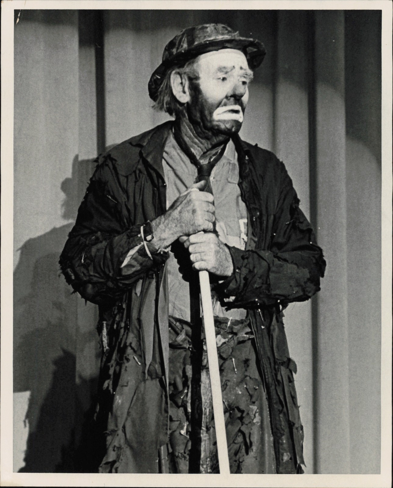 1975 Press Photo Nice Image of Emmett Kelly in Character as Willie the Clown 1975 Press Photo Nice Image of Emmett Kelly in Character as Willie the Clown
