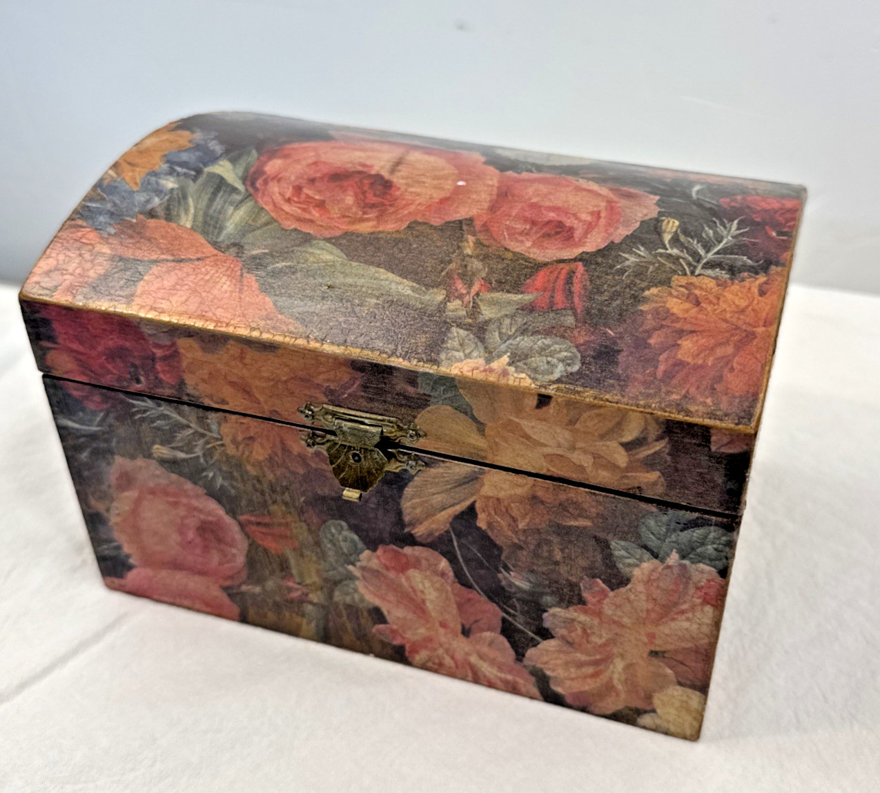 VTG ROSE Covered Dome Wood Trinket, Jewelry, Make-up, Perfume  Box  7 X 5 X 5
