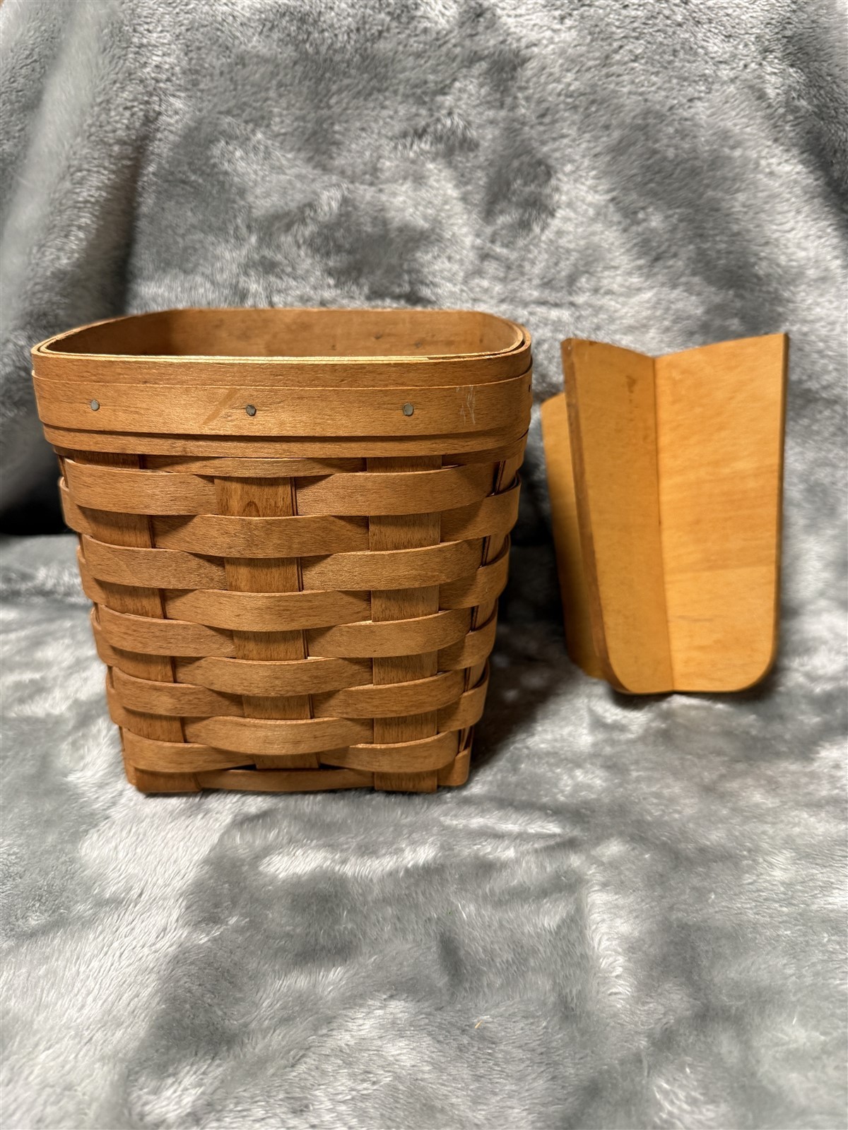 WORKSHOPS OF GERALD E. HENN TISSUE UTENSIL BASKET WITH LONGABERGER DIVIDER