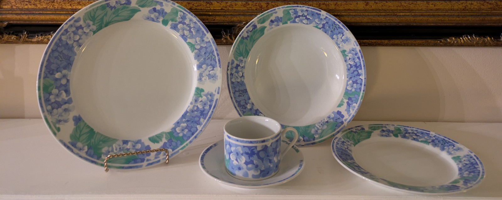 Vintage Tienshan Hydrangea Pattern Fine China (8 Five Piece Place Settings)