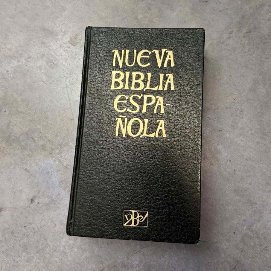 Vintage 1977 Nueva Biblia Española Spanish Bible Ediciones Cristiandad Hardcover