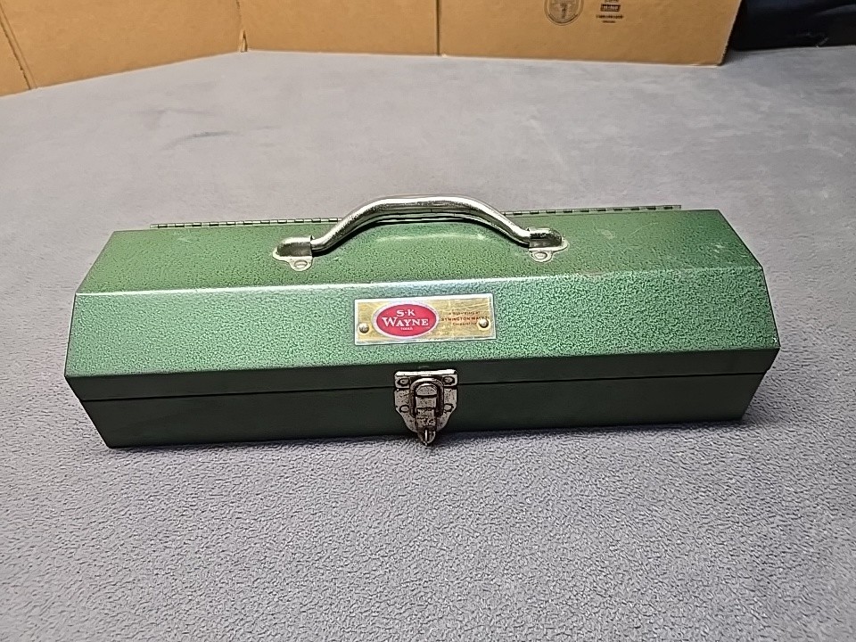 Vintage S-K Wayne Tools Metal Green Tombstone Toolbox Made In USA 16”x6