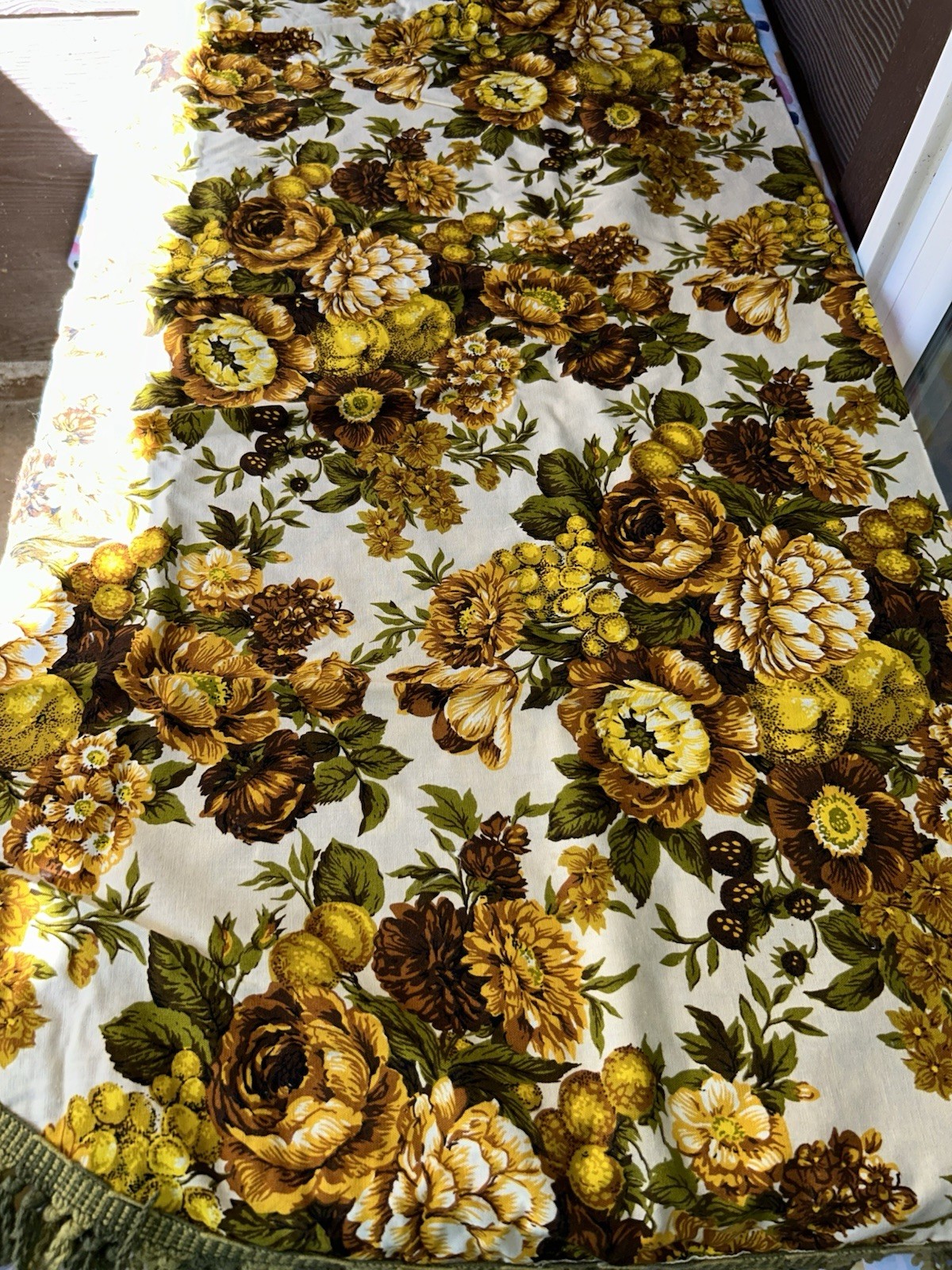 Vtg 60s Flower Power Cotton Tablecloth Large Oval Yellow & Browns 58” Diameter 
