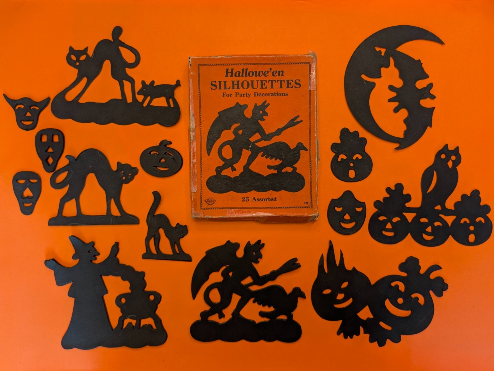 Vintage Antique Beistle Hallowe\'en boxed set of paper silhouettes 1920\'s-30\'s