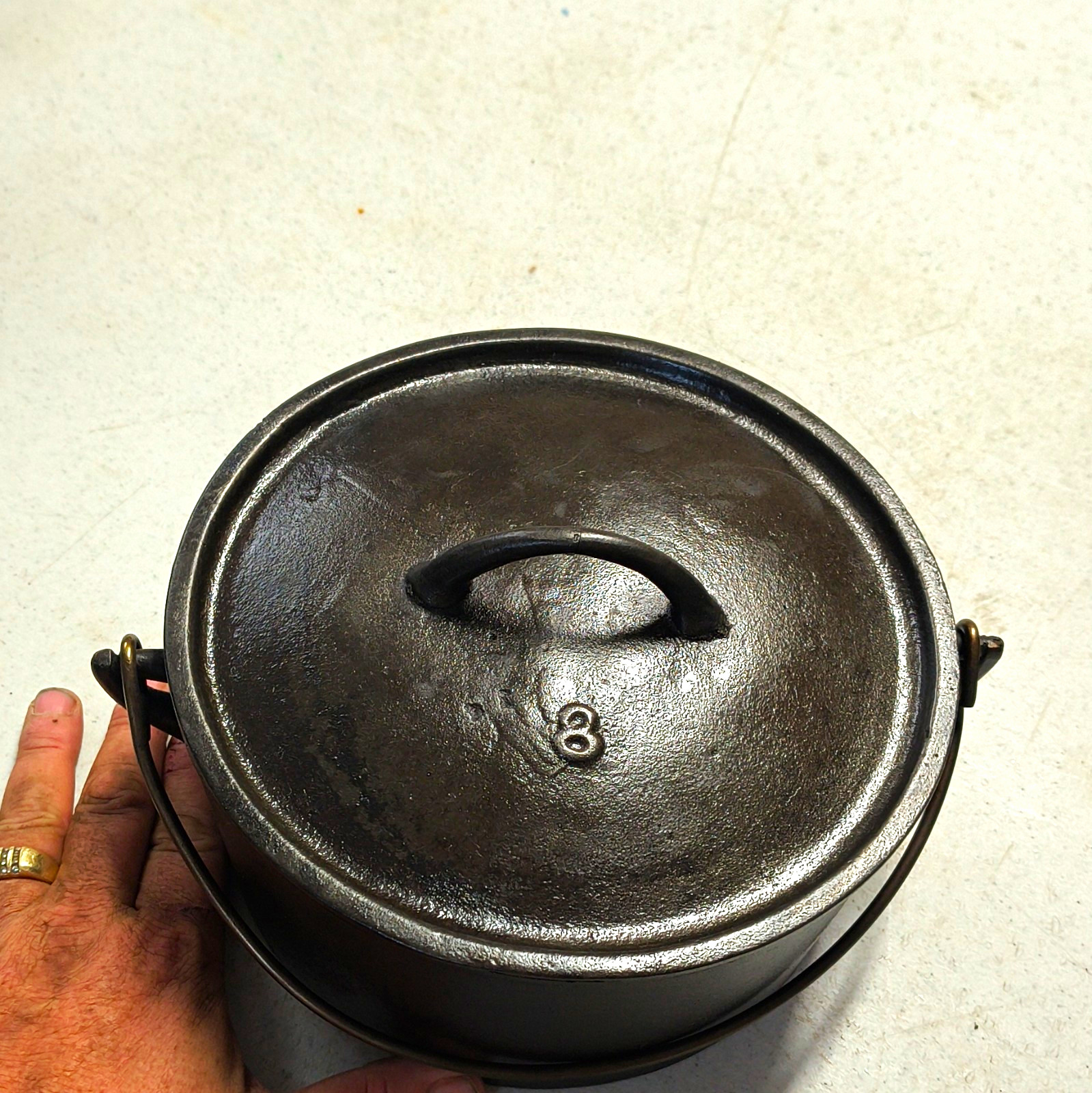 Cast Iron Lidded Pot/Dutch Oven Kettle w Bail Handles Lid Marked Antique #8