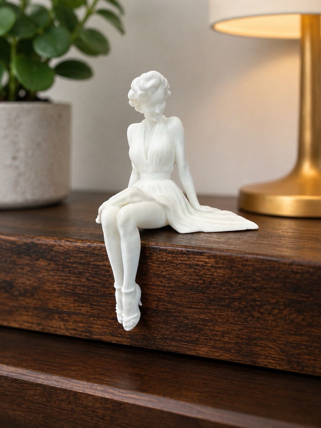 Marilyn Monroe Edge Sitter Figure4”