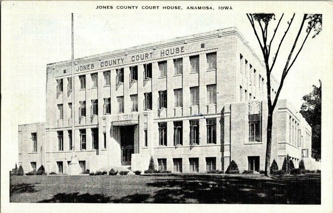 1920\'S. JONES COUNTY COURT HOUSE. ANAMOSA, IOWA. POSTCARD t8