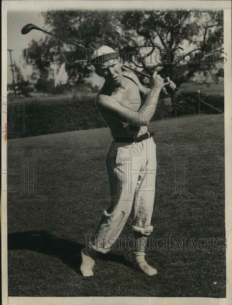1933 Press Photo Bob Swanson in golf marathon at Sunset course in LA - net15664
