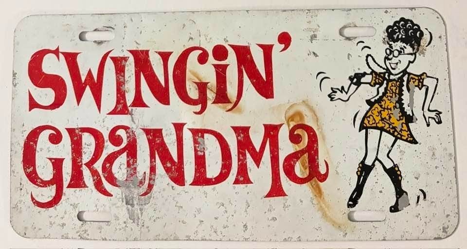 Vintage Swingin Grandma Novelty License Plate Grandmother Classic Car Truck