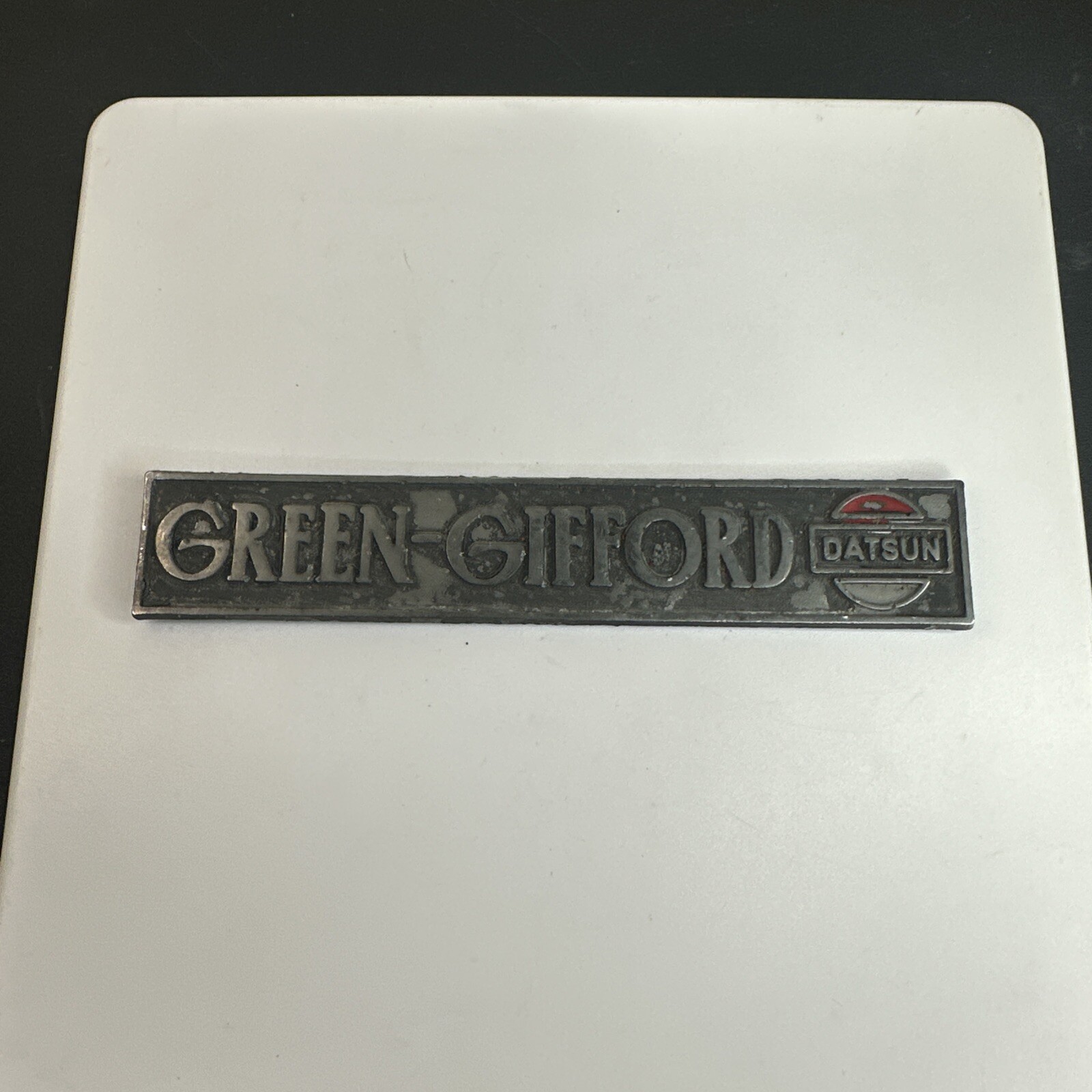 VINTAGE METAL AUTO CAR DEALER DEALERSHIP EMBLEM GREEN-GIFFORD DATSUN NORFOLK, VA