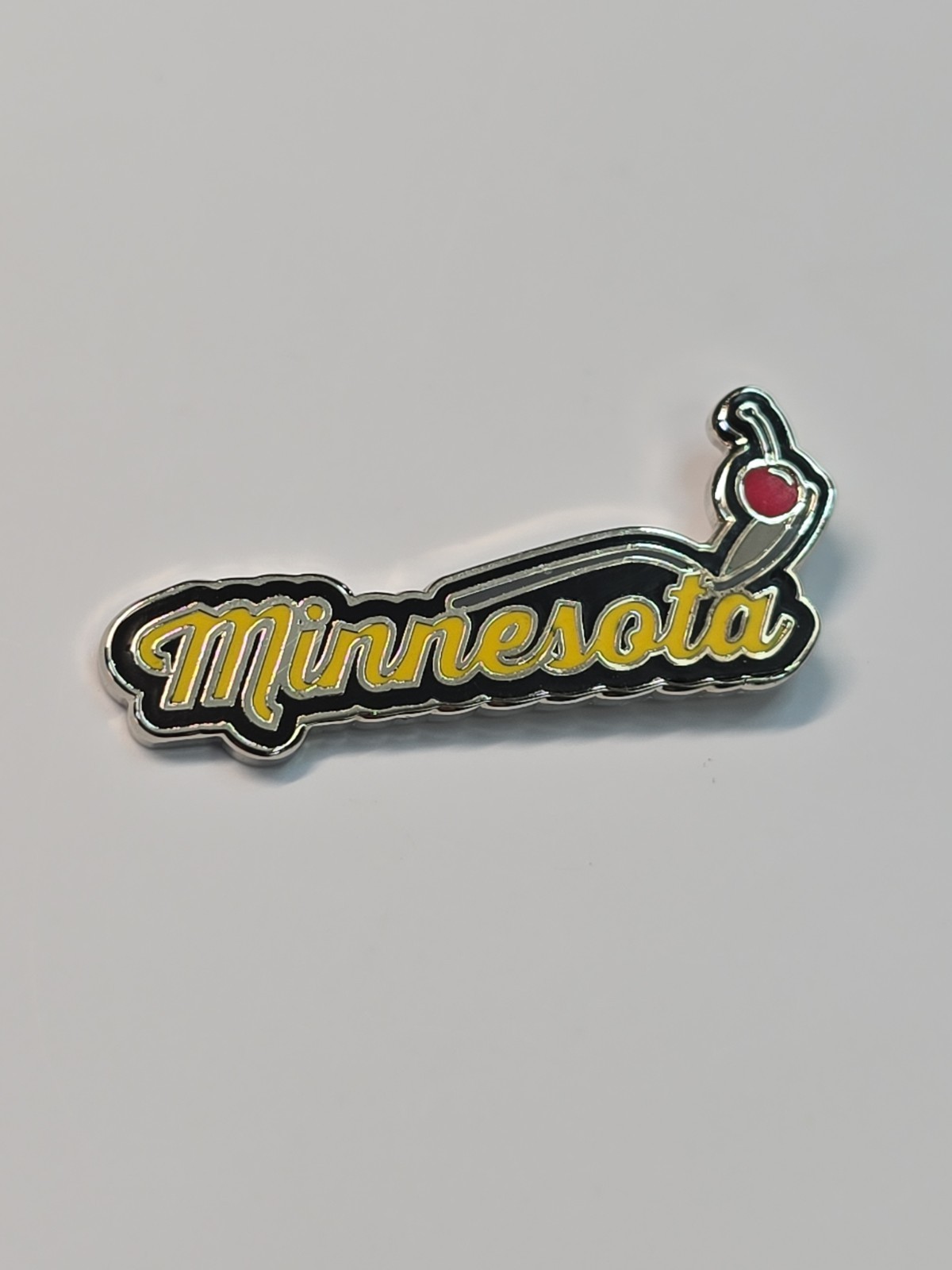 Spoonbridge And Cherry Minneapolis Sculpture Garden Souvenir Lapel Pin 