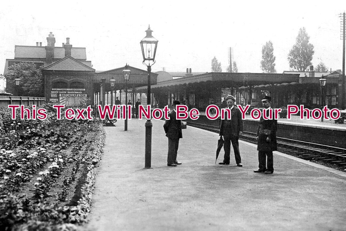 LO 6430 - Wandsworth Common Railway Station, London