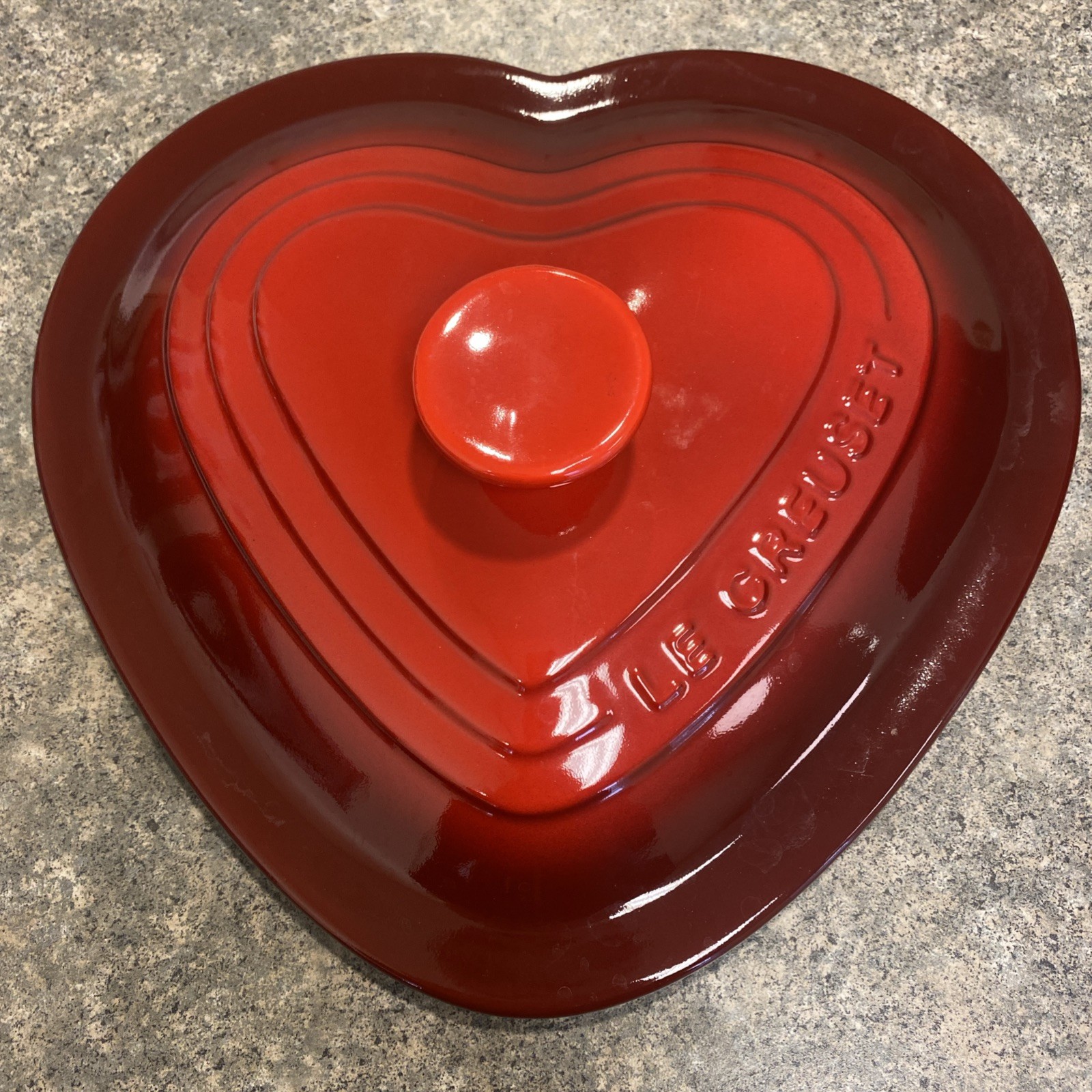 Le Creuset 2-1/2 Qt Red Heart Shaped Stoneware Baker Casserole Dutch Oven w/Lid
