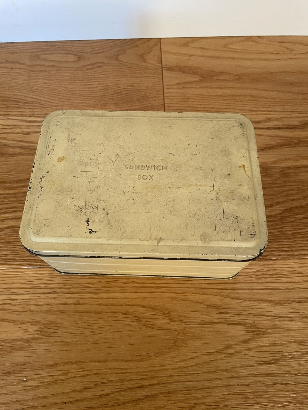 Vintage metal / tin, not aluminium cream sandwich box