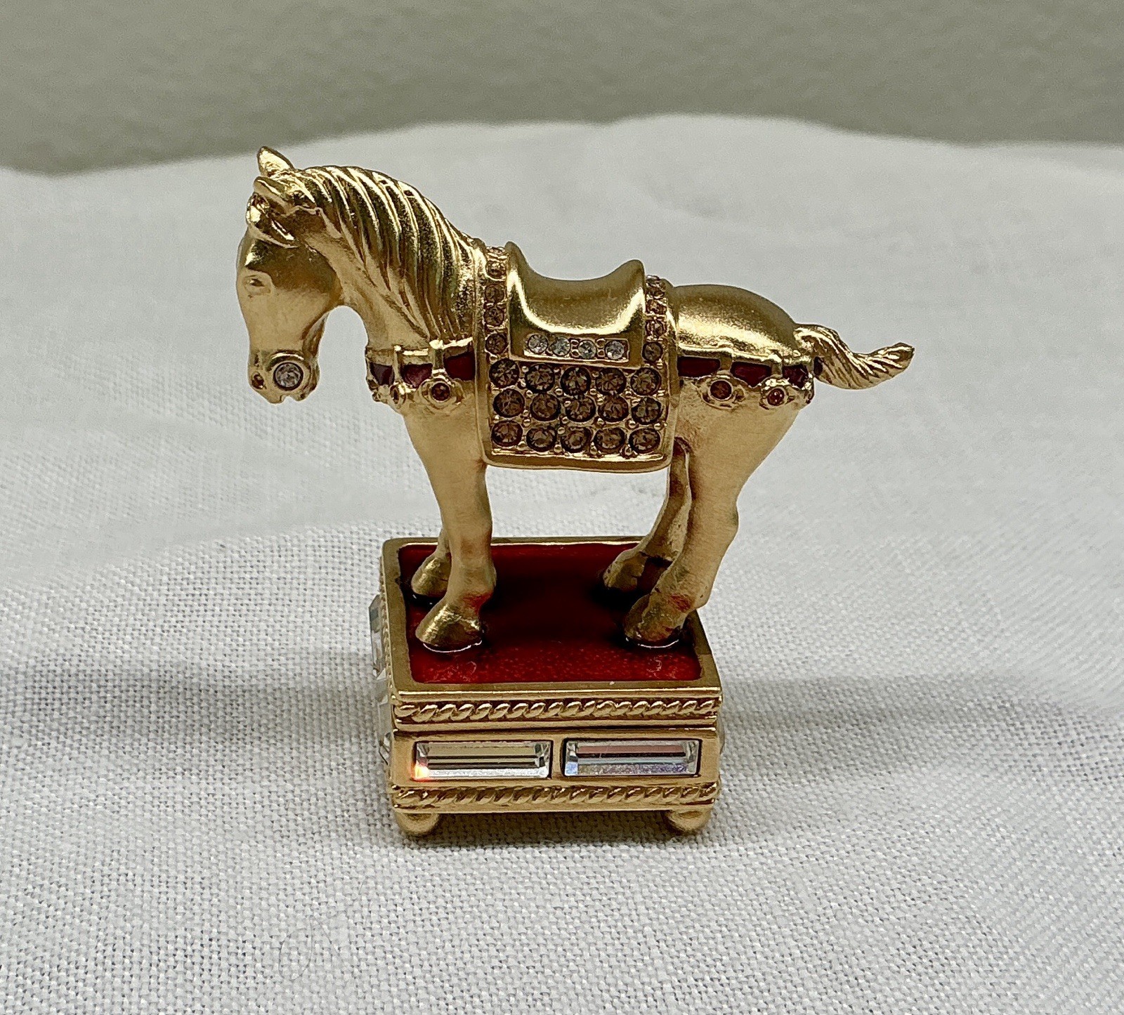 2009 Estee Lauder Imperial Horse Solid Perfume Compact Full No Box 2009 Estee Lauder Imperial Horse Solid Perfume Compact Full No Box