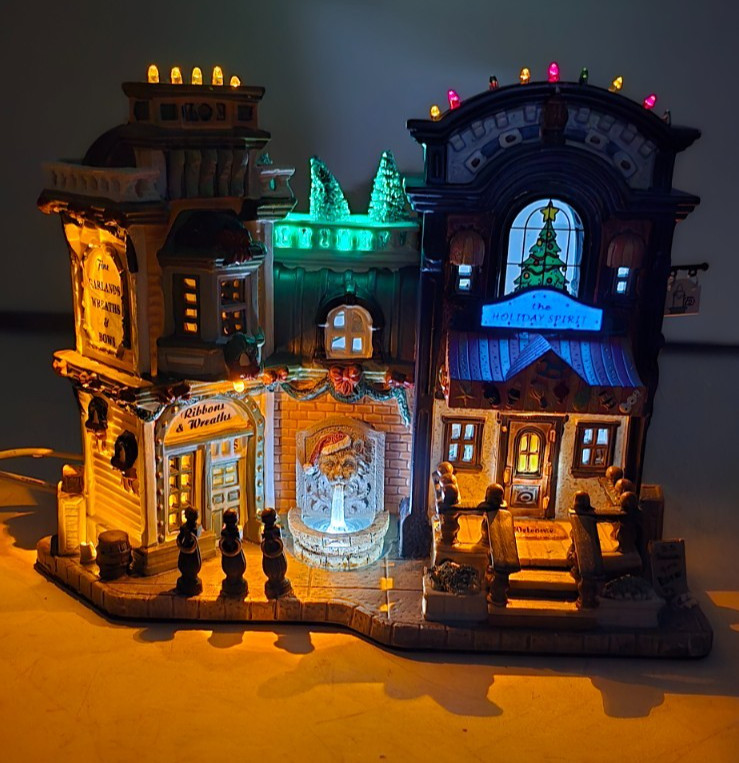 Vintage Carole Towne Lemax 2005 Holiday Treasures Christmas Shops Light Village