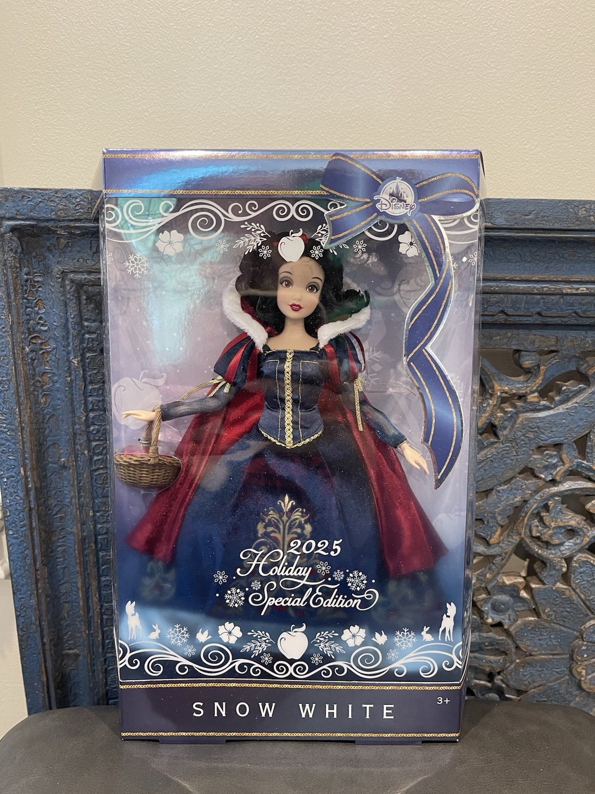 NIB 2025 Disney SNOW WHITE Holiday Special Edition Princess Doll Christmas