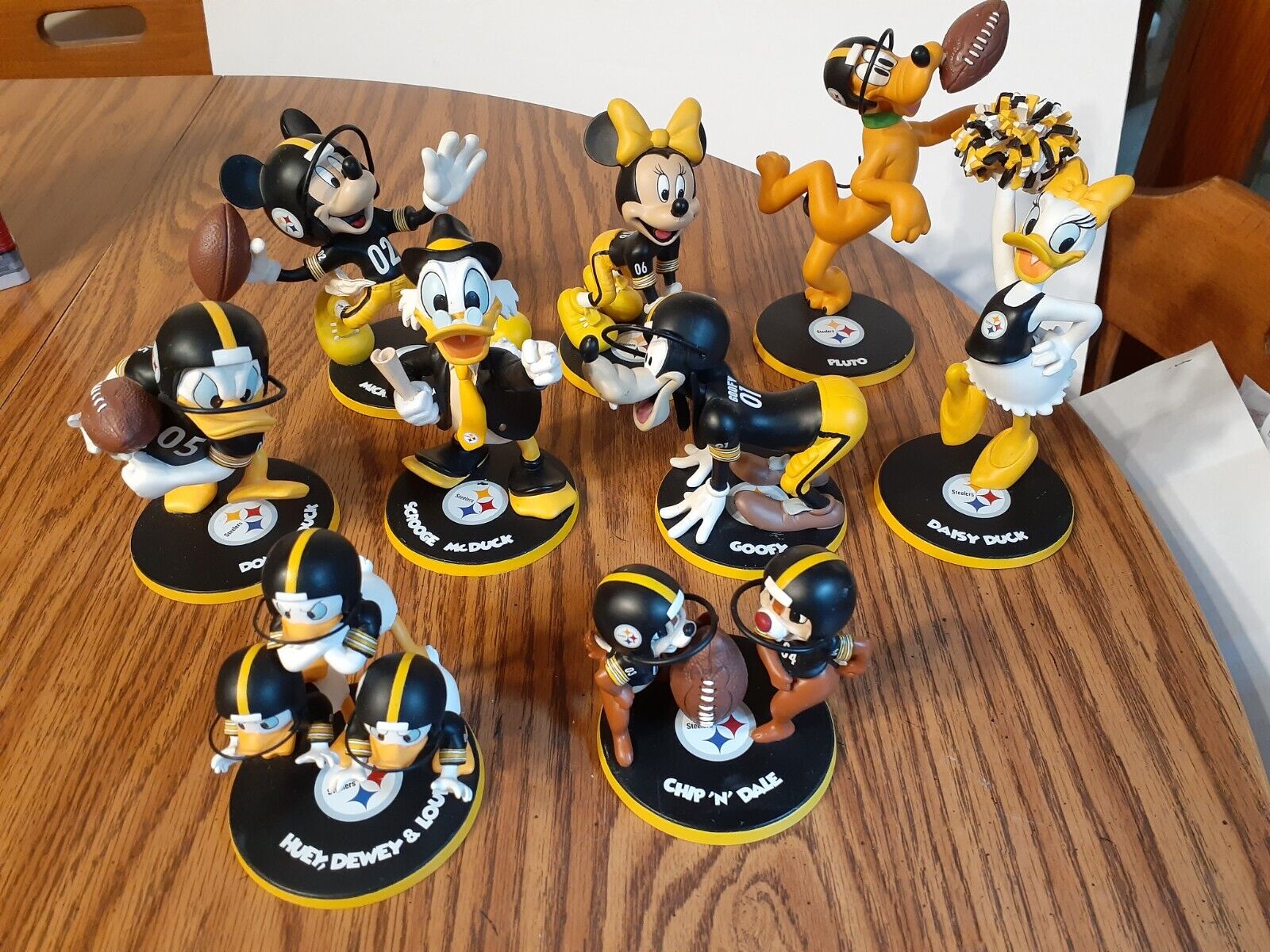 Disney Danbury Mint PITTSBURGH STEELERS NFL Disney Characters set of 9 figurines